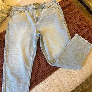 American Eagle Mom Jeans - Size 14